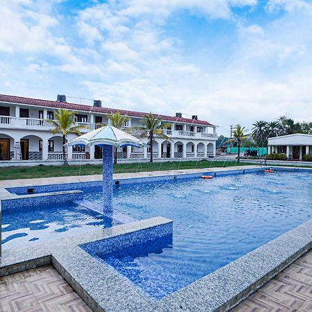 Silver Sand Eco Resort !! Beachfront !! With Biggest Pool And Huge Open Area !! Ideal For Weddings !! Couple Friendly !! Mandarmani Buitenkant foto