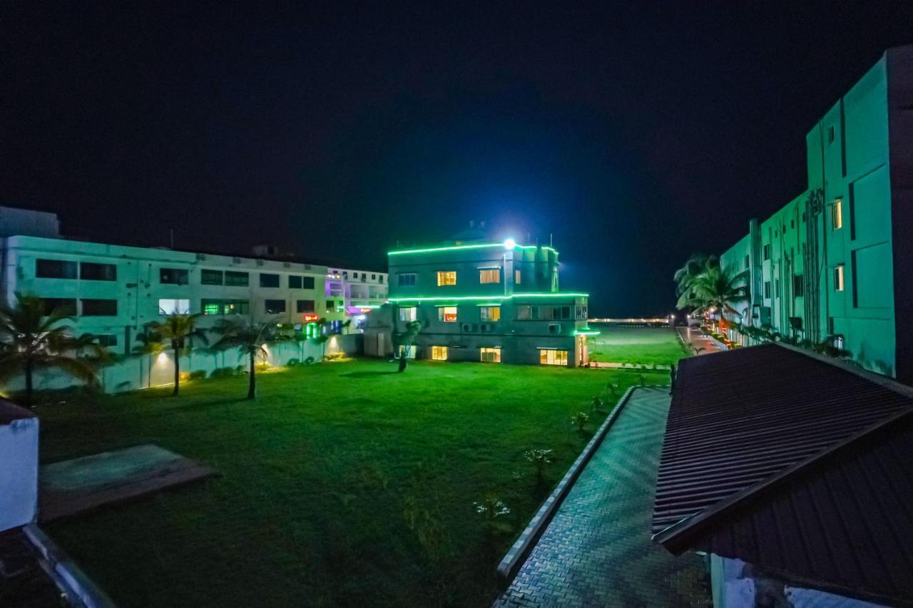 Silver Sand Eco Resort !! Beachfront !! With Biggest Pool And Huge Open Area !! Ideal For Weddings !! Couple Friendly !! Mandarmani Buitenkant foto