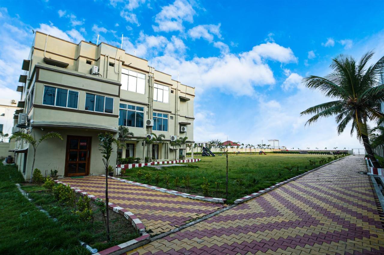 Silver Sand Eco Resort !! Beachfront !! With Biggest Pool And Huge Open Area !! Ideal For Weddings !! Couple Friendly !! Mandarmani Buitenkant foto