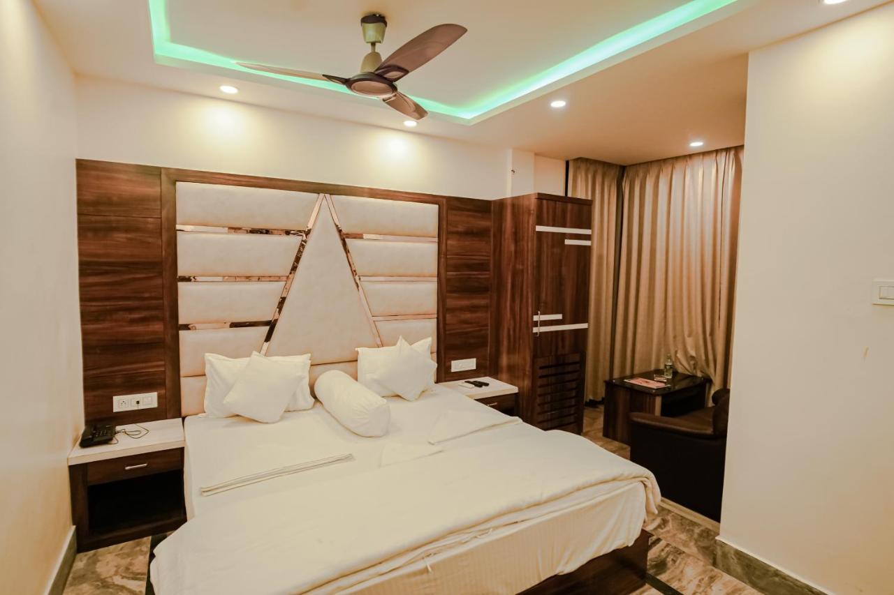 Silver Sand Eco Resort !! Beachfront !! With Biggest Pool And Huge Open Area !! Ideal For Weddings !! Couple Friendly !! Mandarmani Buitenkant foto
