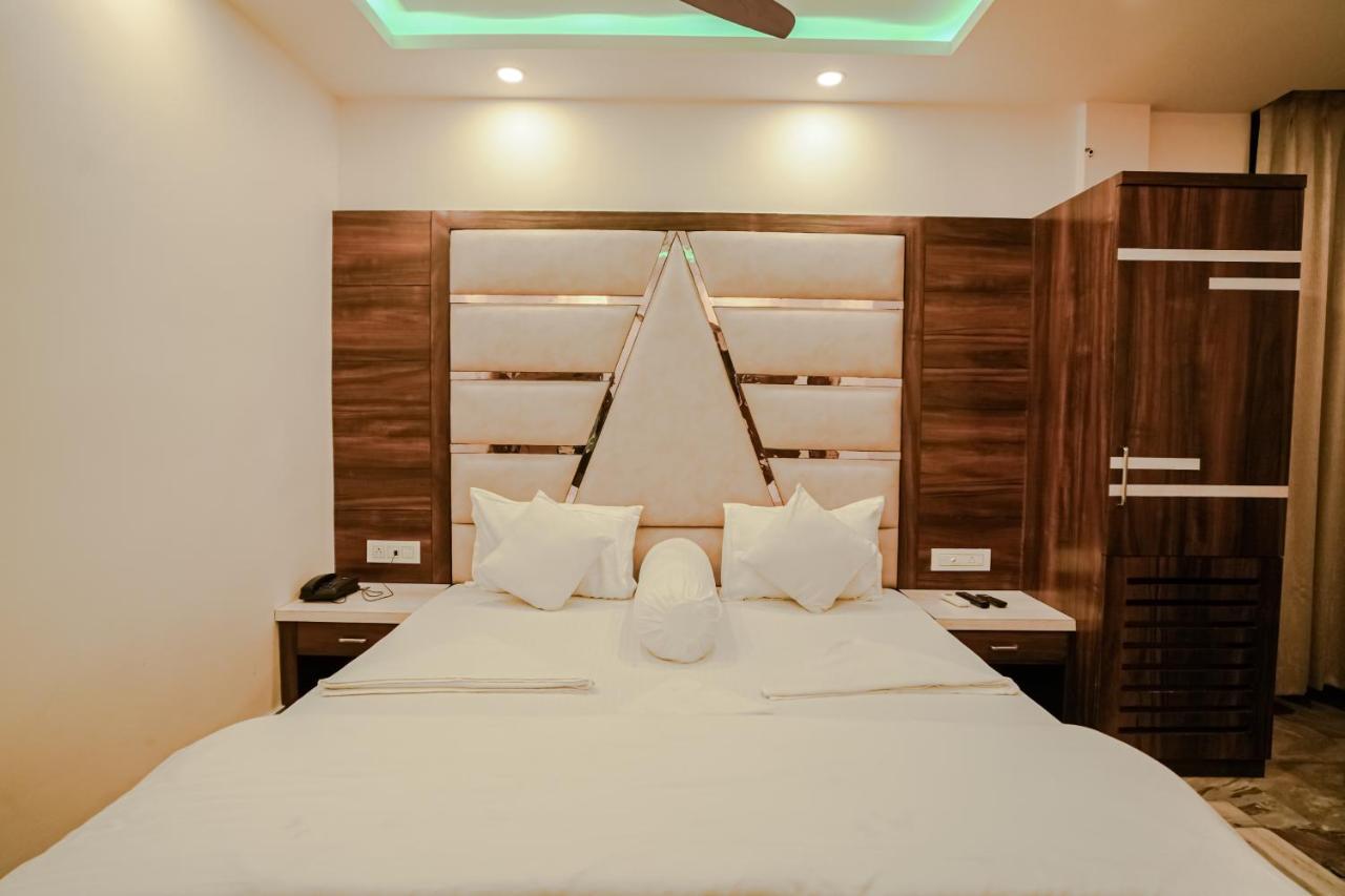 Silver Sand Eco Resort !! Beachfront !! With Biggest Pool And Huge Open Area !! Ideal For Weddings !! Couple Friendly !! Mandarmani Buitenkant foto