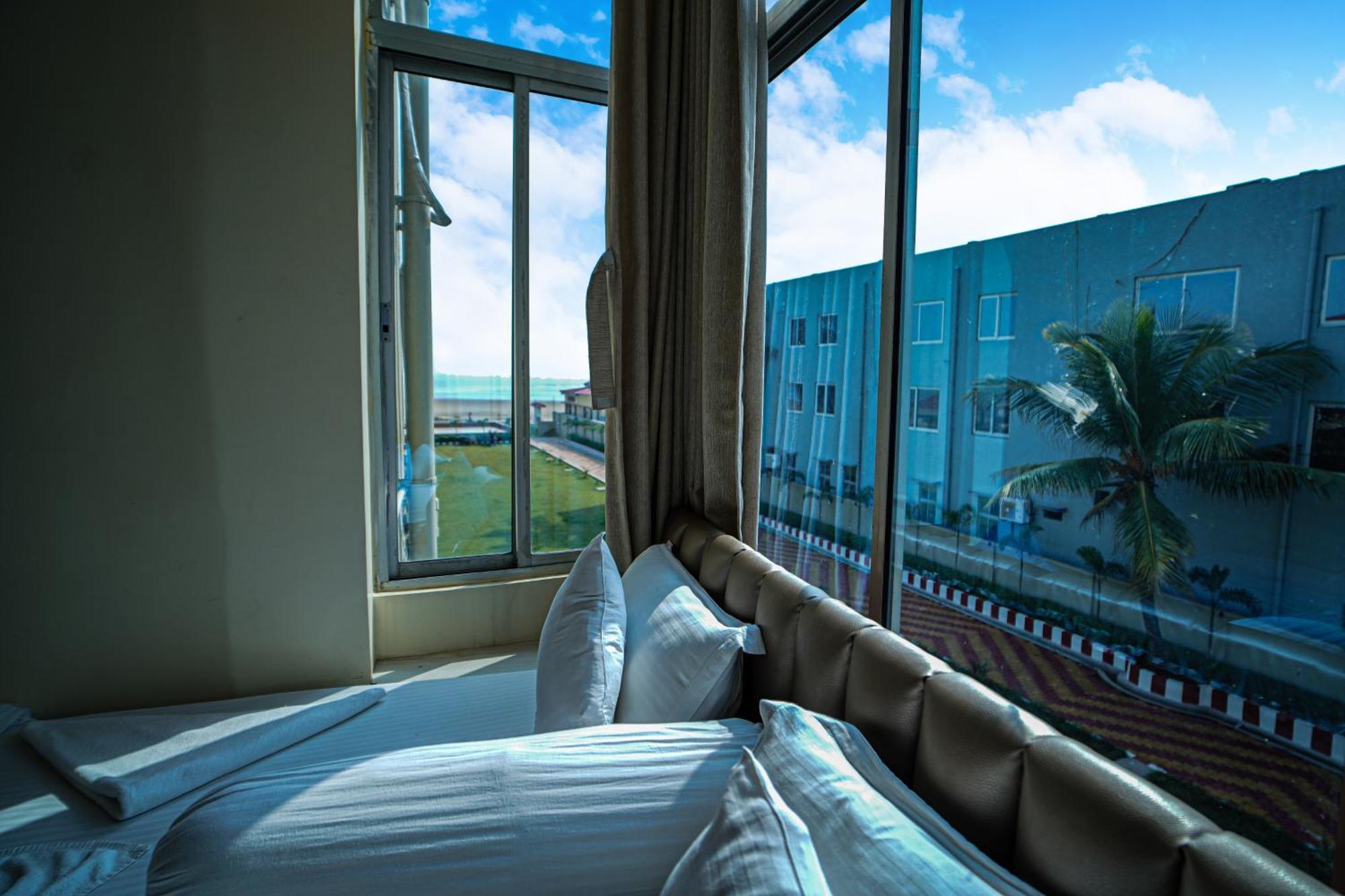 Silver Sand Eco Resort !! Beachfront !! With Biggest Pool And Huge Open Area !! Ideal For Weddings !! Couple Friendly !! Mandarmani Buitenkant foto