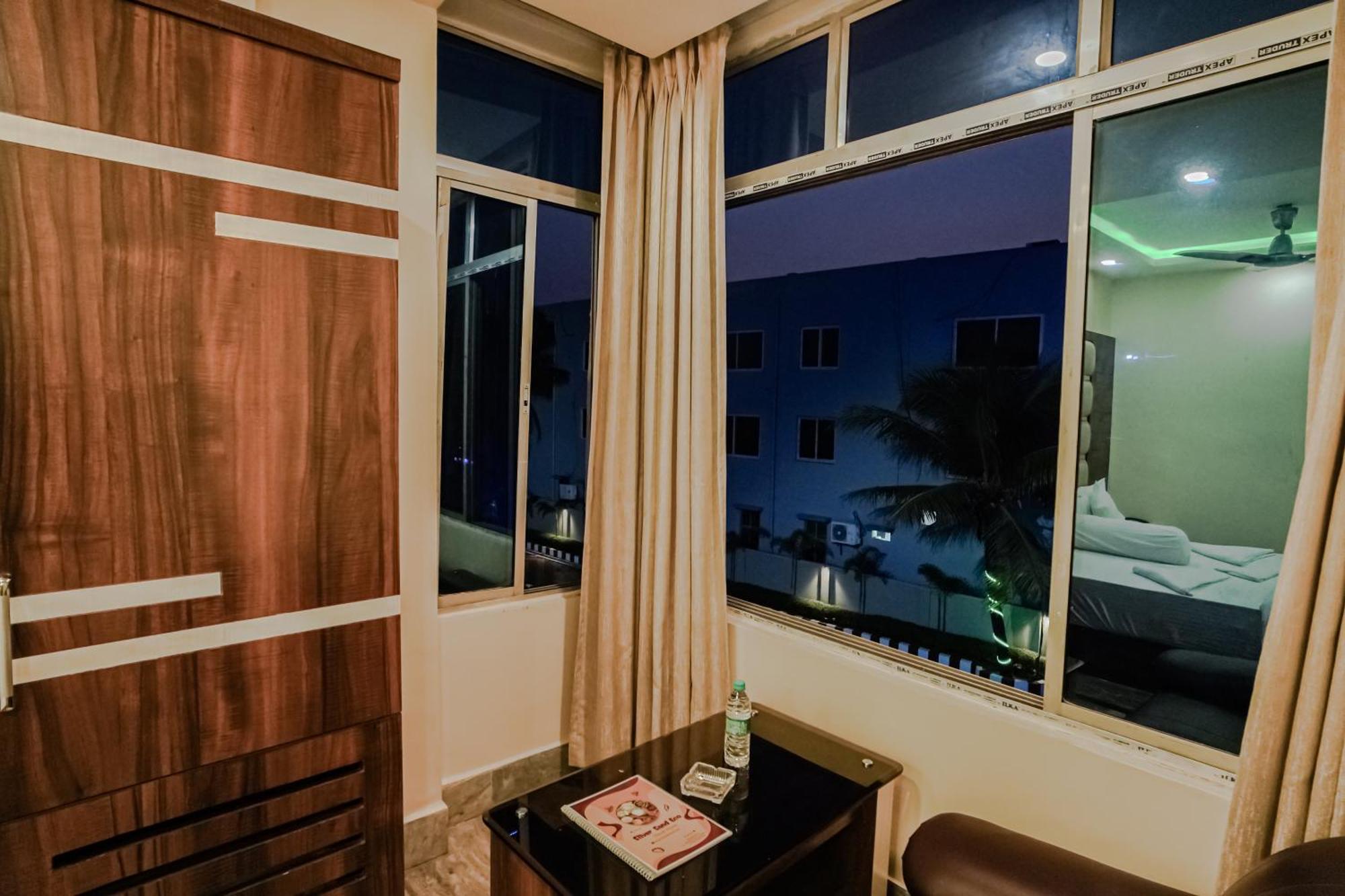 Silver Sand Eco Resort !! Beachfront !! With Biggest Pool And Huge Open Area !! Ideal For Weddings !! Couple Friendly !! Mandarmani Buitenkant foto