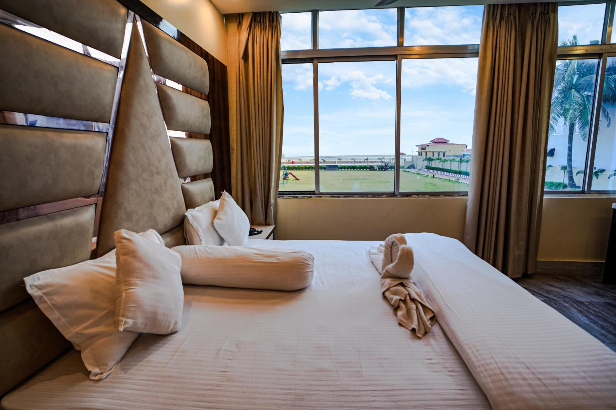 Silver Sand Eco Resort !! Beachfront !! With Biggest Pool And Huge Open Area !! Ideal For Weddings !! Couple Friendly !! Mandarmani Buitenkant foto